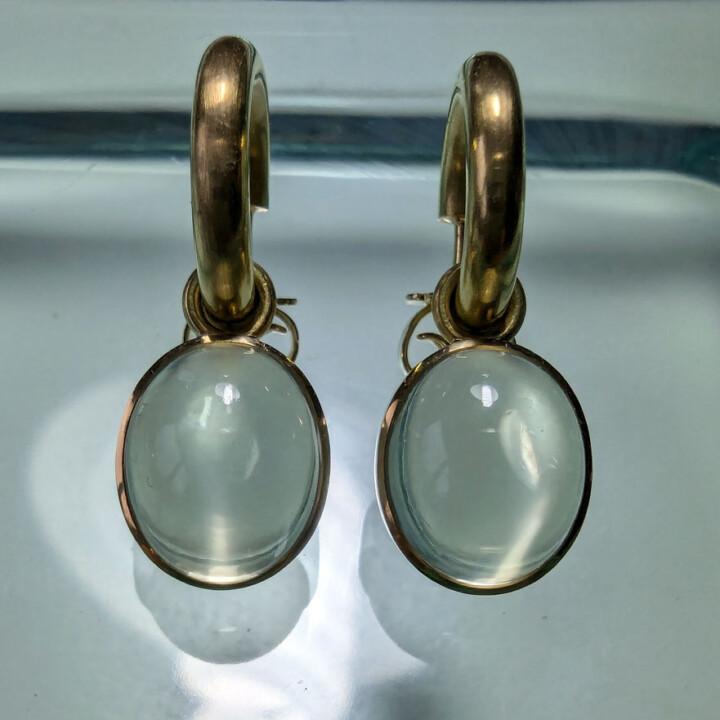 750er Gelbgoldcreolen mit lindgrünen Mondsteinen